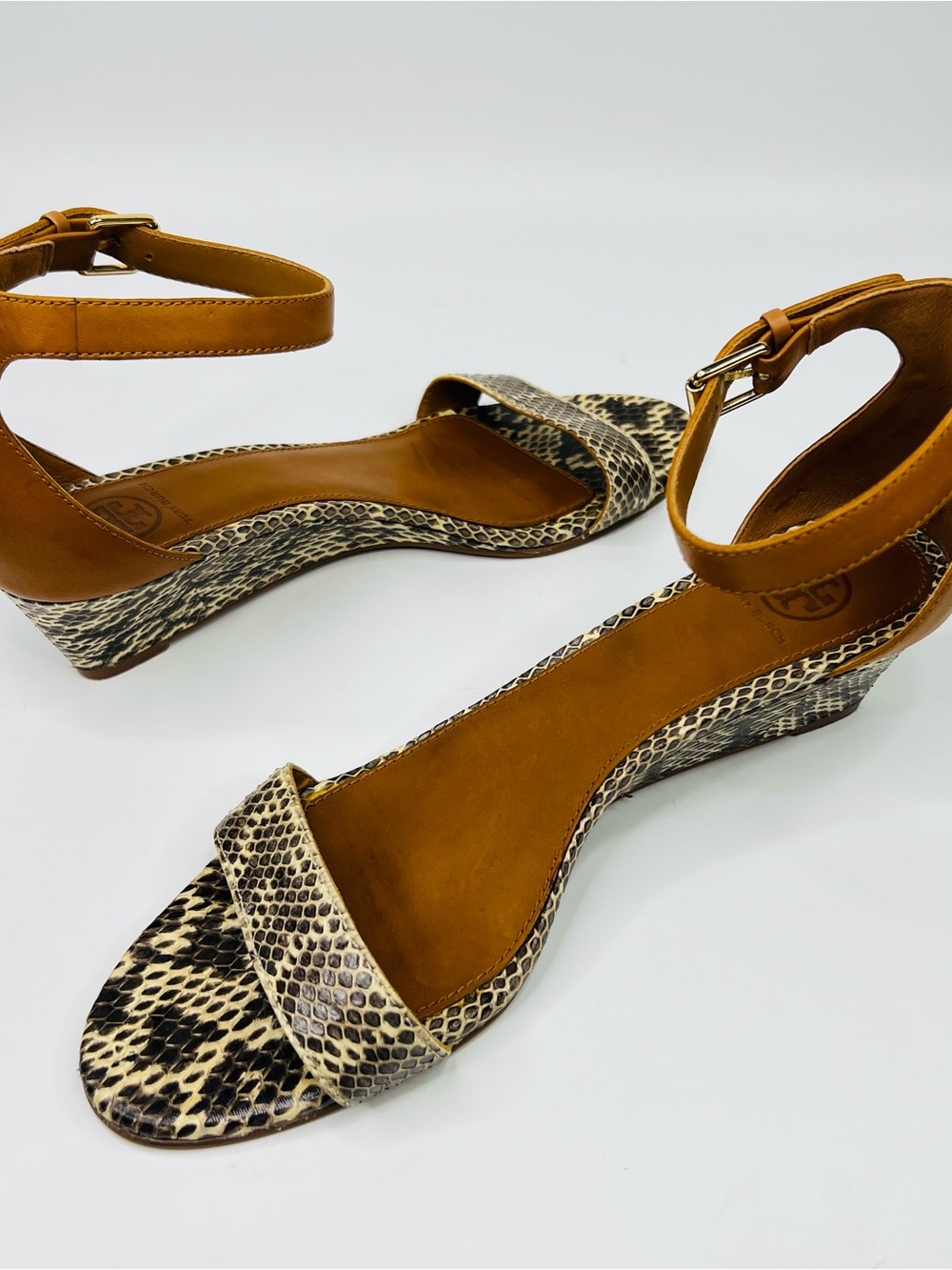 Tory Burch Savannah Snakeskin/Tan Wedge Ankle Strap Sandals Size 11 - Picture 9 of 15